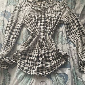H&M Black and White Fitted Button Down Shirt